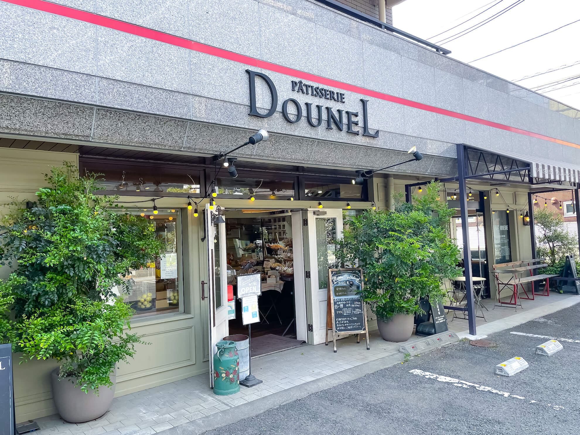 パティスリードゥネルの店内